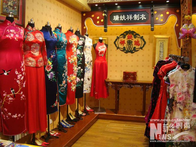 今生:目前,瑞蚨祥的主要经营产品包括男女服装高级定制,丝巾,丝绸书画